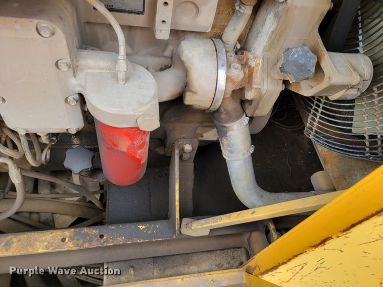 image for item DO4184 2001 Gomaco 9500  trimmer