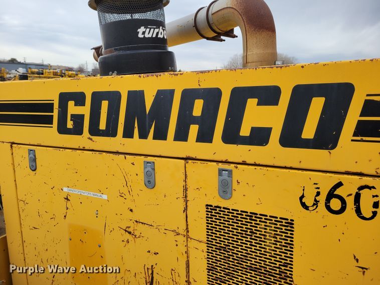 image for item DO4184 2001 Gomaco 9500  trimmer