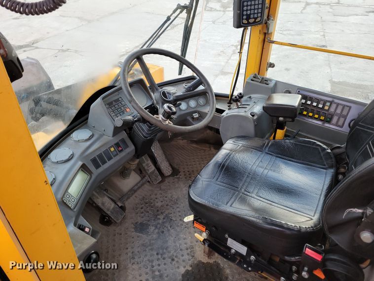 image for item DO4186 1996 Volvo L180C  wheel loader