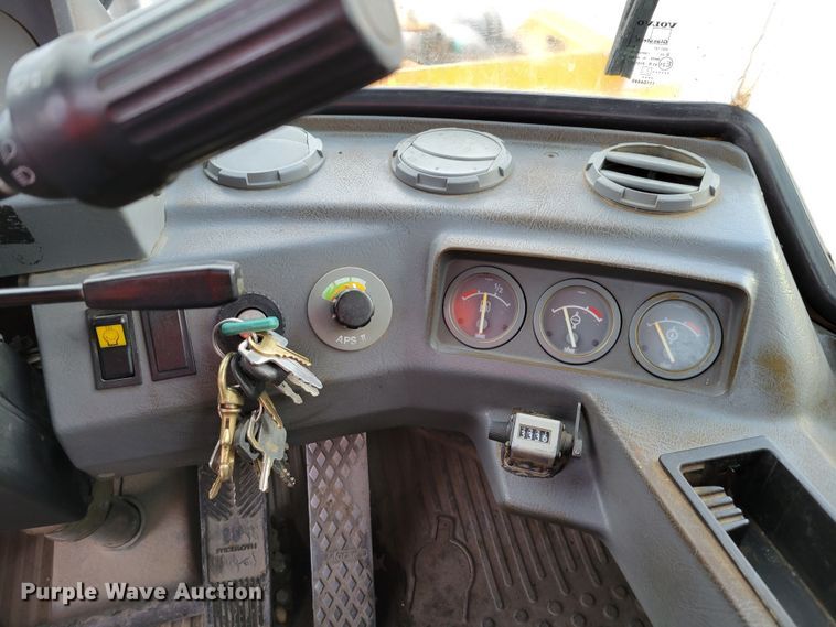 image for item DO4186 1996 Volvo L180C  wheel loader