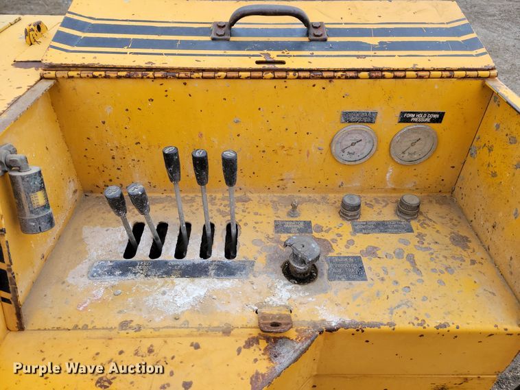 image for item DO4188 1994 Gomaco GT3600  slipform paver