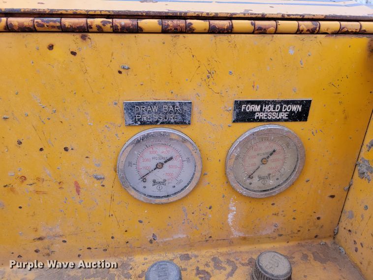 image for item DO4188 1994 Gomaco GT3600  slipform paver