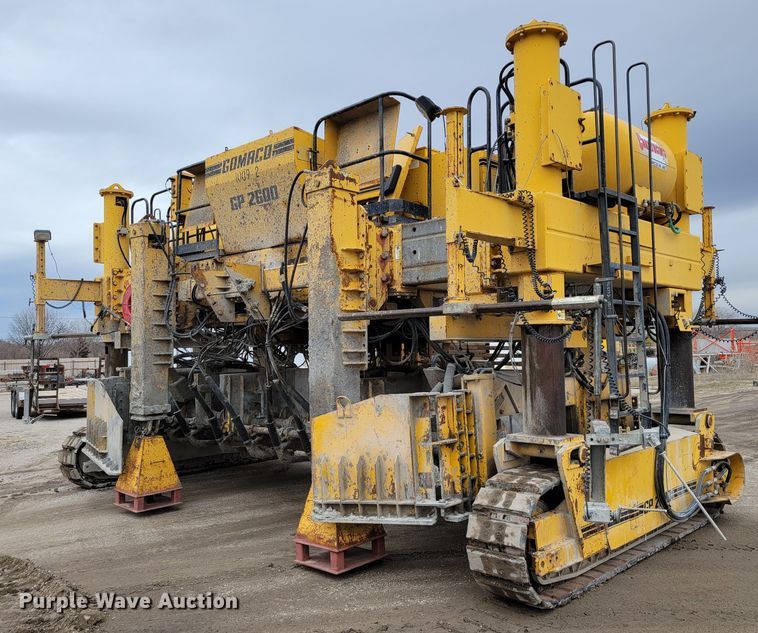 image for item DO4189 2002 Gomaco GP2600  slip form paver