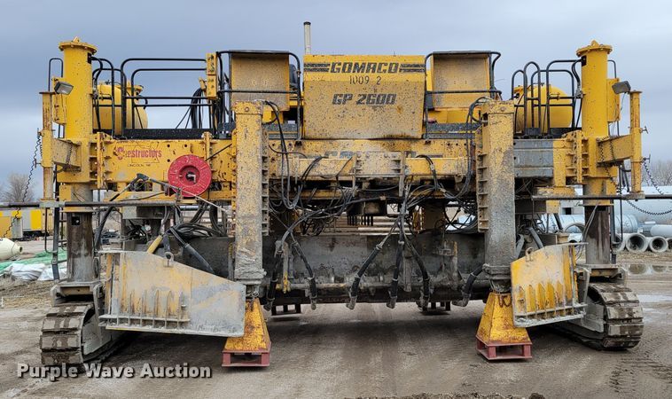 image for item DO4189 2002 Gomaco GP2600  slip form paver