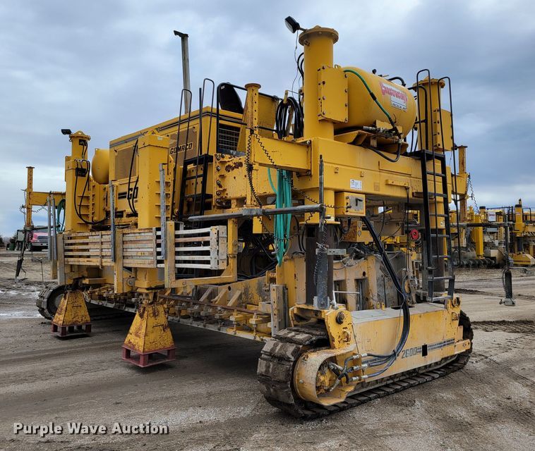 image for item DO4189 2002 Gomaco GP2600  slip form paver