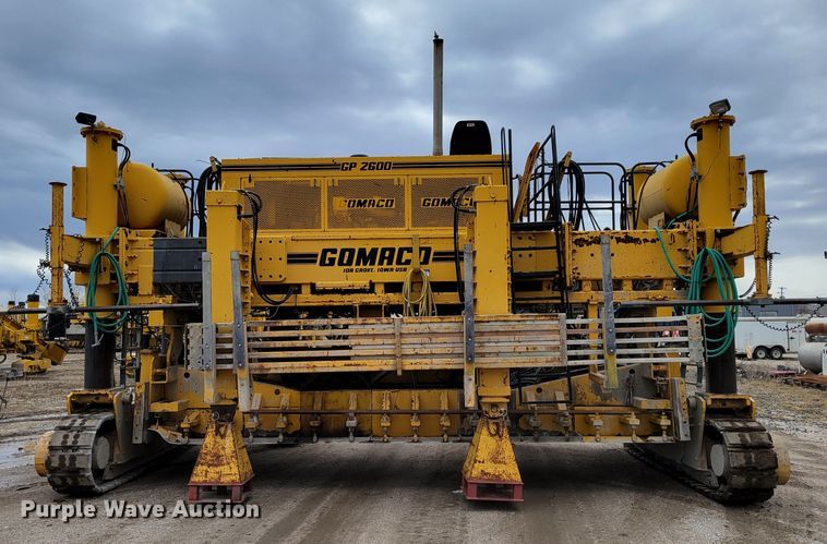 image for item DO4189 2002 Gomaco GP2600  slip form paver