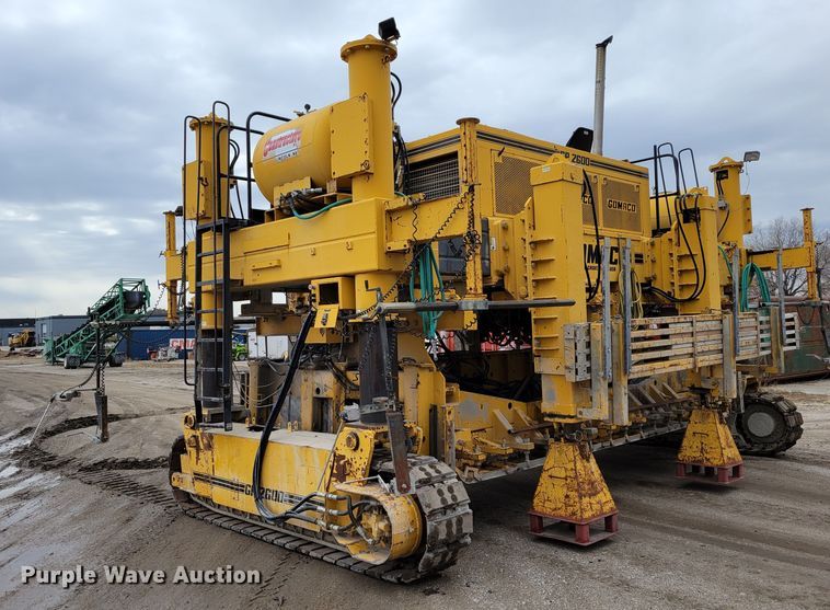 image for item DO4189 2002 Gomaco GP2600  slip form paver