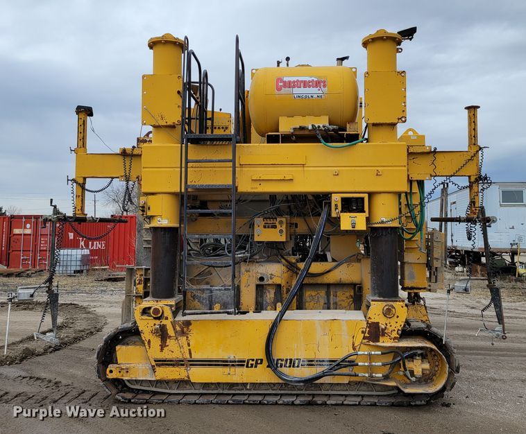 image for item DO4189 2002 Gomaco GP2600  slip form paver