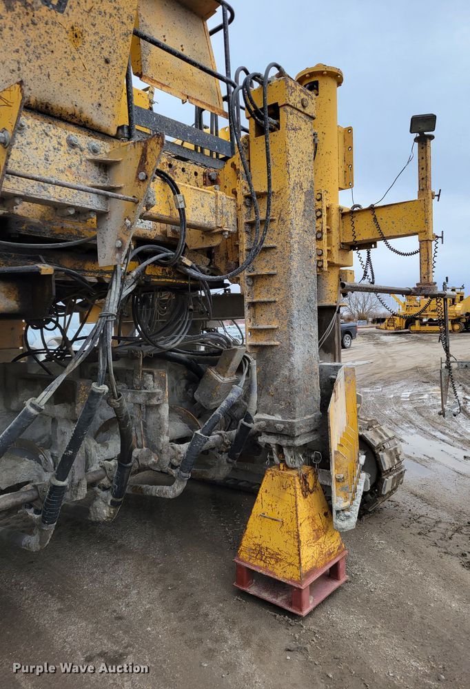 image for item DO4189 2002 Gomaco GP2600  slip form paver