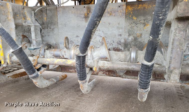 image for item DO4189 2002 Gomaco GP2600  slip form paver