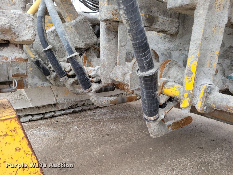 image for item DO4189 2002 Gomaco GP2600  slip form paver