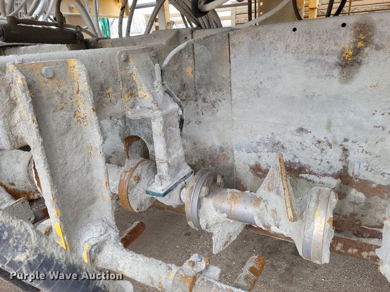 image for item DO4189 2002 Gomaco GP2600  slip form paver