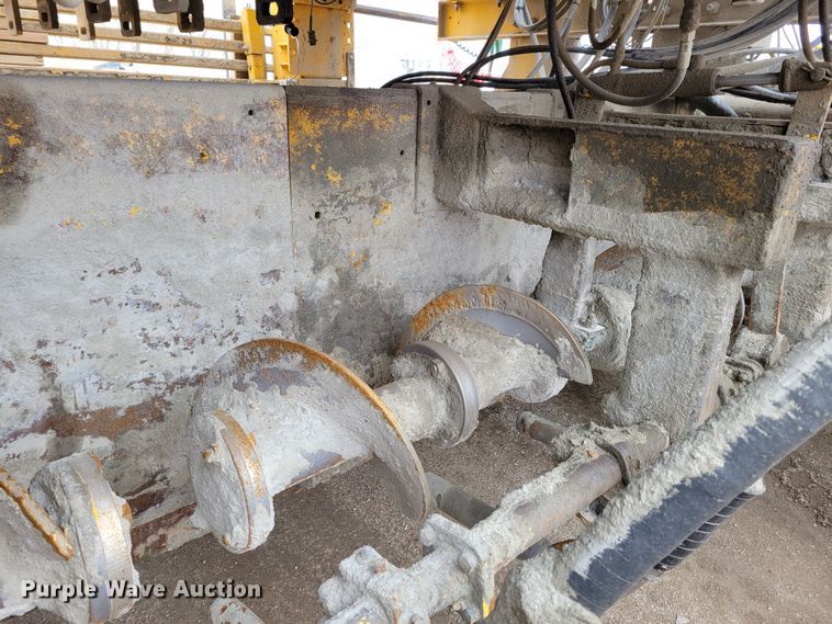 image for item DO4189 2002 Gomaco GP2600  slip form paver