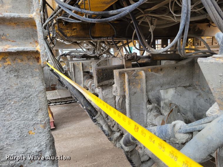 image for item DO4189 2002 Gomaco GP2600  slip form paver