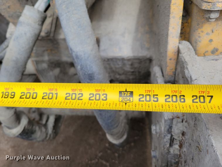 image for item DO4189 2002 Gomaco GP2600  slip form paver