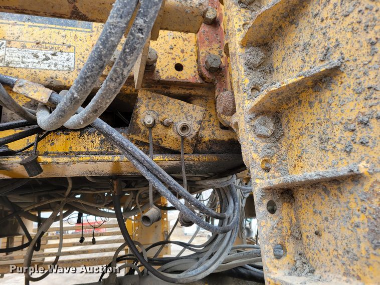 image for item DO4189 2002 Gomaco GP2600  slip form paver