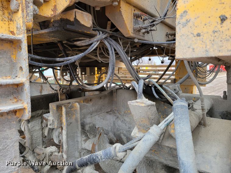 image for item DO4189 2002 Gomaco GP2600  slip form paver