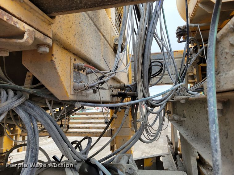 image for item DO4189 2002 Gomaco GP2600  slip form paver