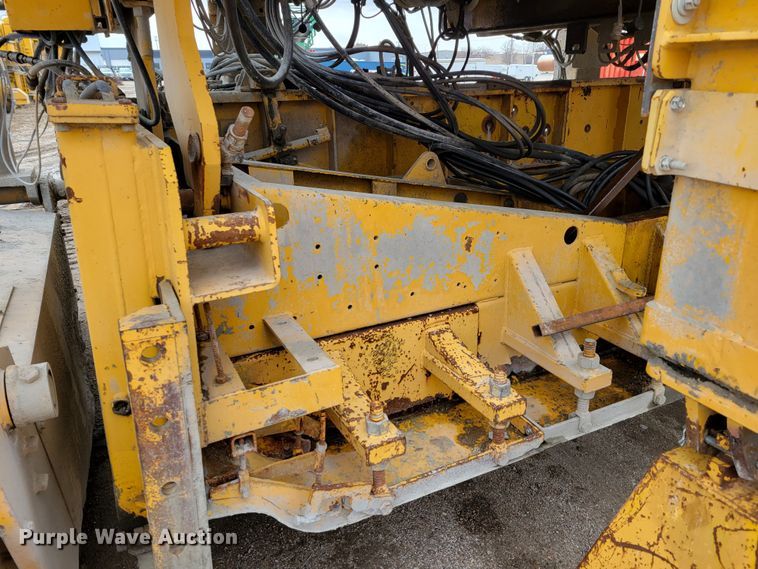 image for item DO4189 2002 Gomaco GP2600  slip form paver