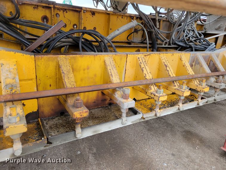 image for item DO4189 2002 Gomaco GP2600  slip form paver