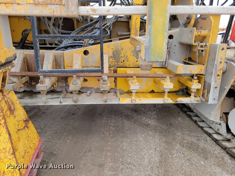 image for item DO4189 2002 Gomaco GP2600  slip form paver