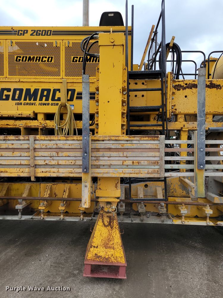 image for item DO4189 2002 Gomaco GP2600  slip form paver