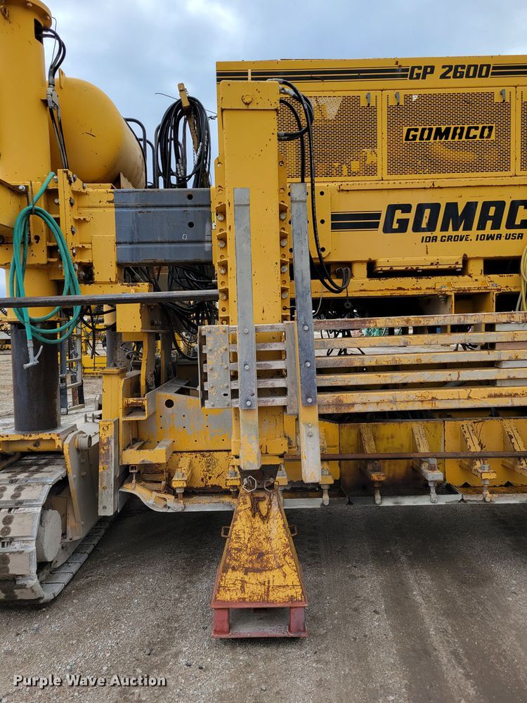 image for item DO4189 2002 Gomaco GP2600  slip form paver