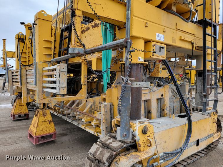 image for item DO4189 2002 Gomaco GP2600  slip form paver