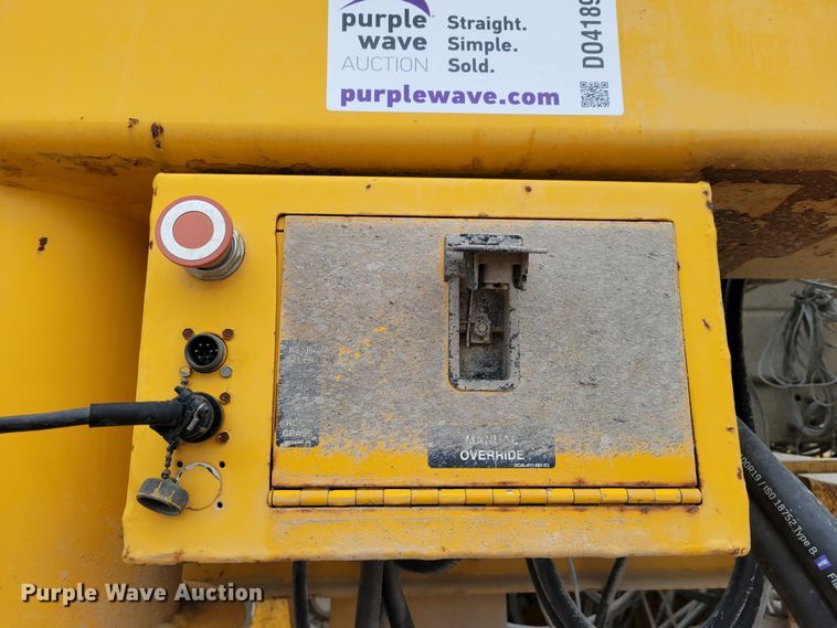 image for item DO4189 2002 Gomaco GP2600  slip form paver