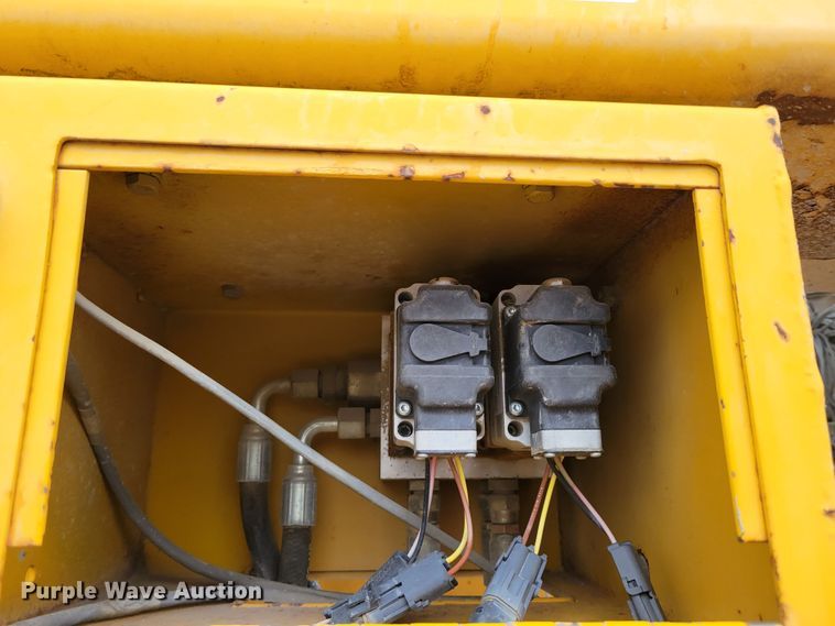 image for item DO4189 2002 Gomaco GP2600  slip form paver