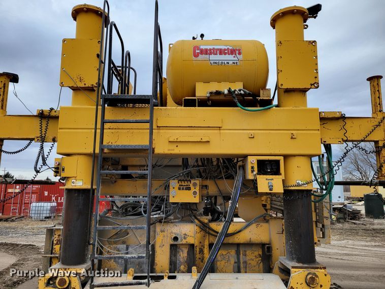 image for item DO4189 2002 Gomaco GP2600  slip form paver