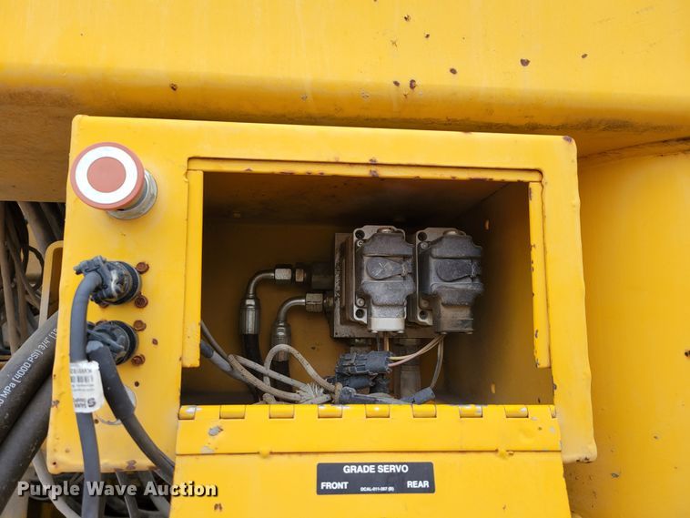 image for item DO4189 2002 Gomaco GP2600  slip form paver