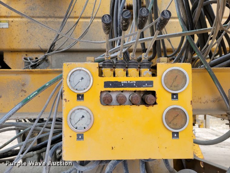 image for item DO4189 2002 Gomaco GP2600  slip form paver