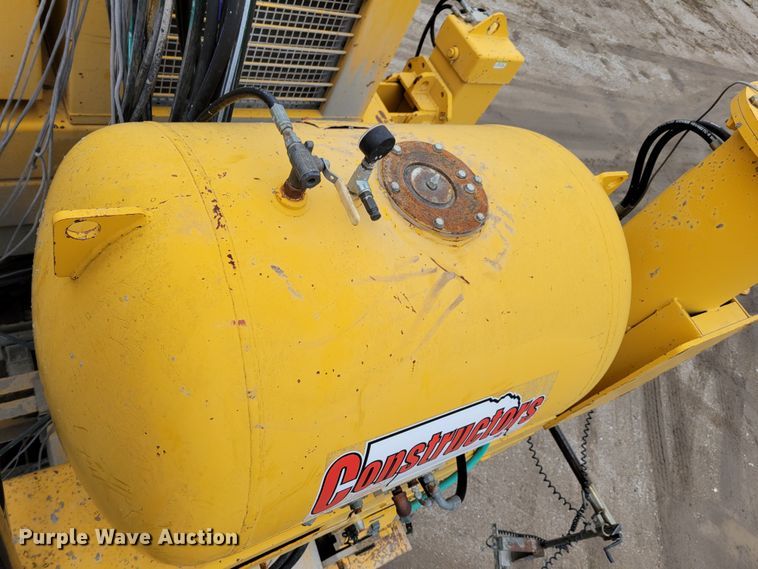 image for item DO4189 2002 Gomaco GP2600  slip form paver