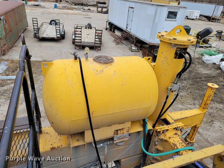 image for item DO4189 2002 Gomaco GP2600  slip form paver