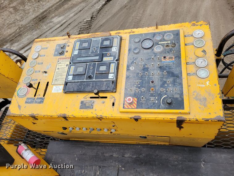 image for item DO4189 2002 Gomaco GP2600  slip form paver