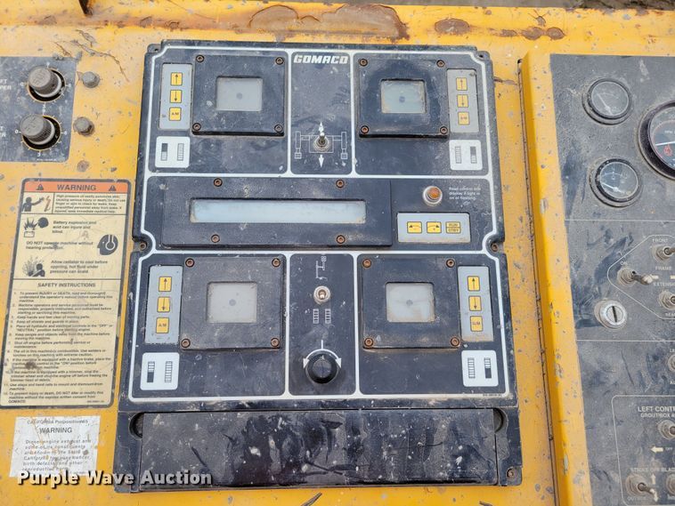 image for item DO4189 2002 Gomaco GP2600  slip form paver