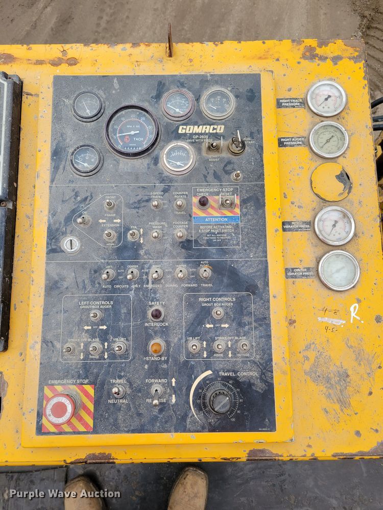 image for item DO4189 2002 Gomaco GP2600  slip form paver
