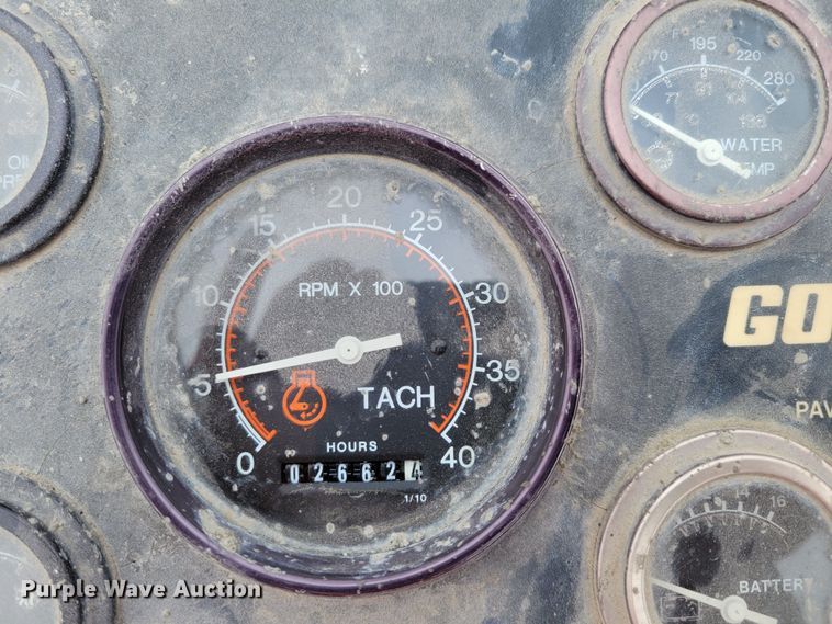 image for item DO4189 2002 Gomaco GP2600  slip form paver