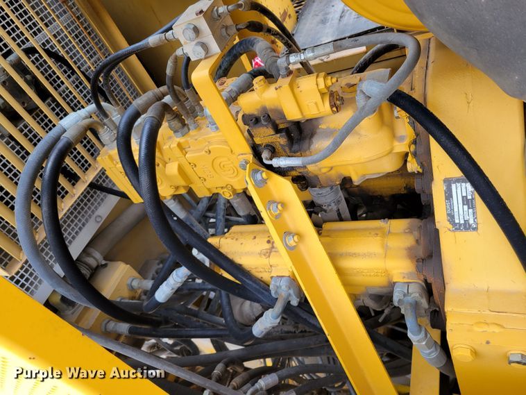 image for item DO4189 2002 Gomaco GP2600  slip form paver