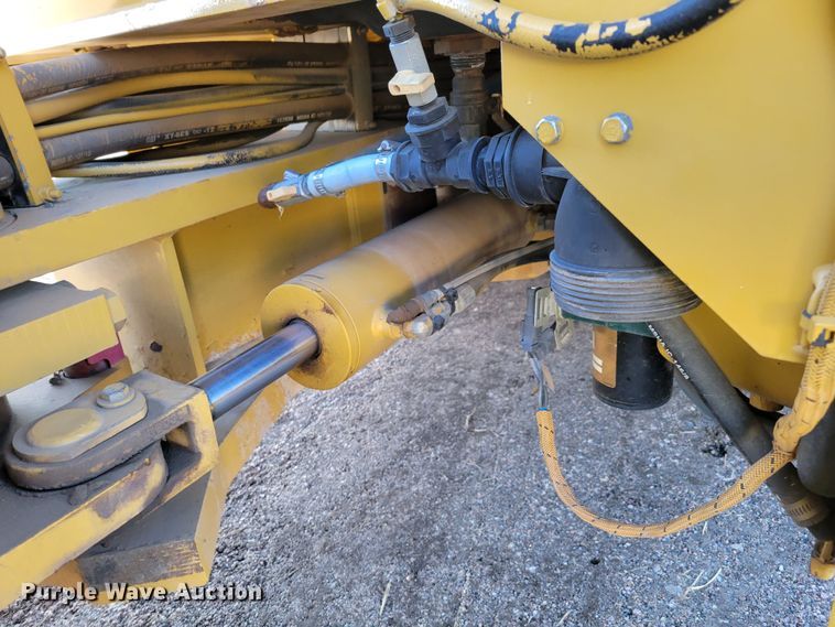 image for item DO4202 2010 Caterpillar CB-54  double drum vibratory roller