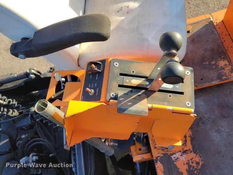 image for item DO4203 2009 Roadtec RP195  paver