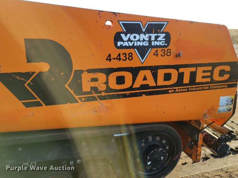 image for item DO4203 2009 Roadtec RP195  paver