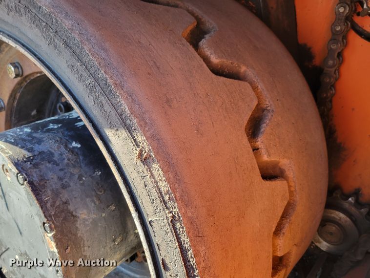 image for item DO4203 2009 Roadtec RP195  paver