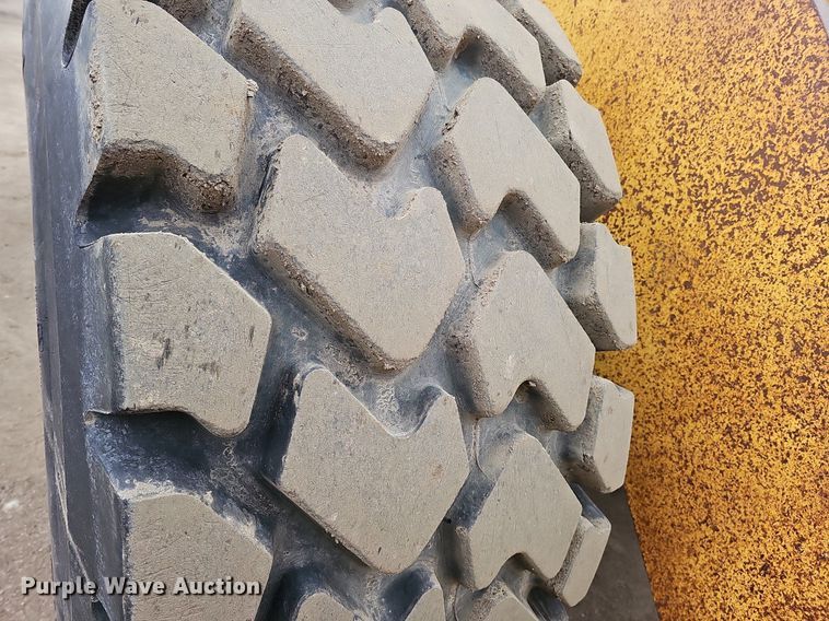 image for item DO4204 Caterpillar 966G  wheel loader