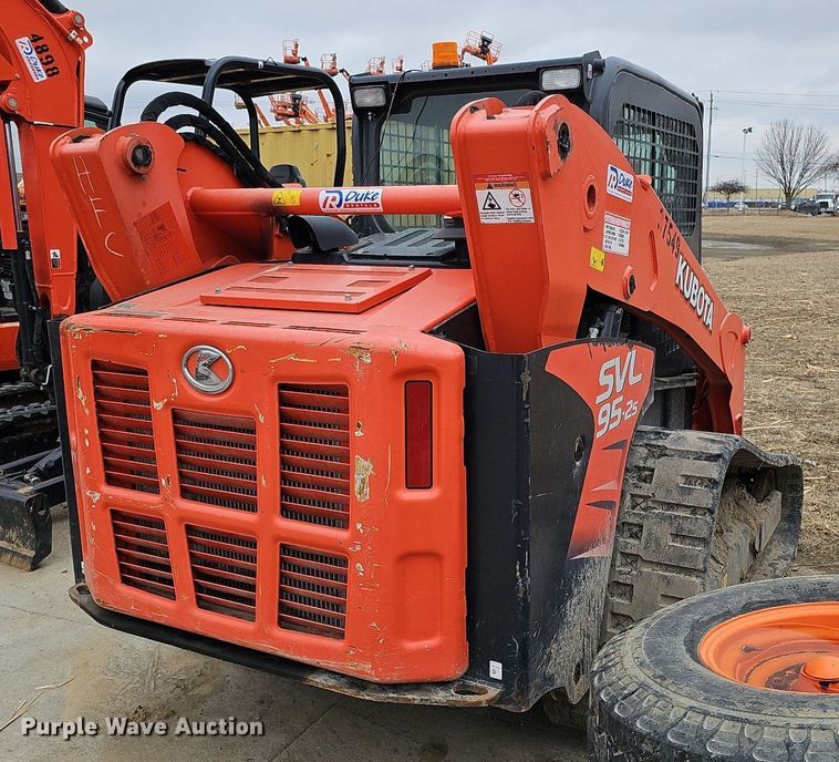 image for item DO4205 2018 Kubota SVL95-2S  tracked skid steer loader