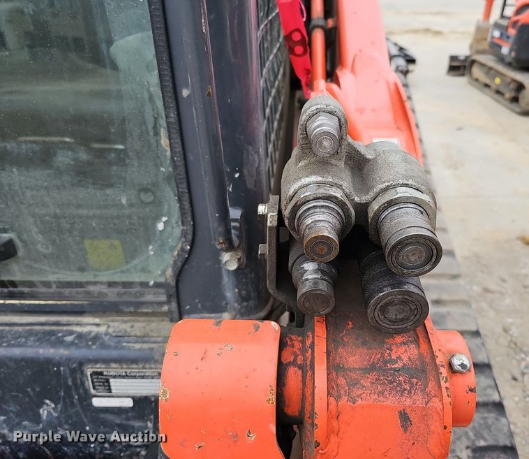 image for item DO4205 2018 Kubota SVL95-2S  tracked skid steer loader