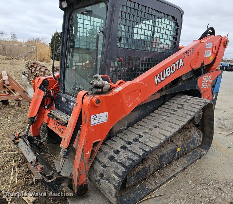 image for item DO4205 2018 Kubota SVL95-2S  tracked skid steer loader