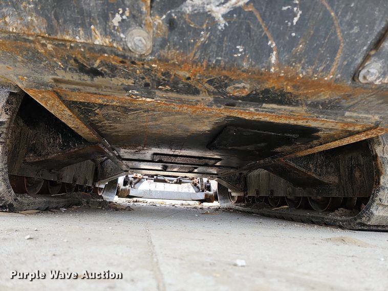 image for item DO4205 2018 Kubota SVL95-2S  tracked skid steer loader