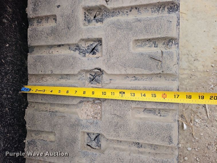 image for item DO4205 2018 Kubota SVL95-2S  tracked skid steer loader